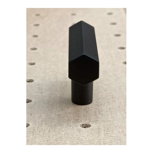 Tirador negro hexagonal